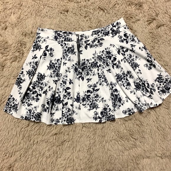Forever 21 Skirt - Picture 2 of 3